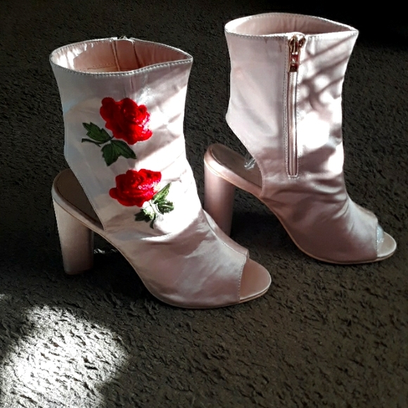 Open toe booties - Picture 1 of 1